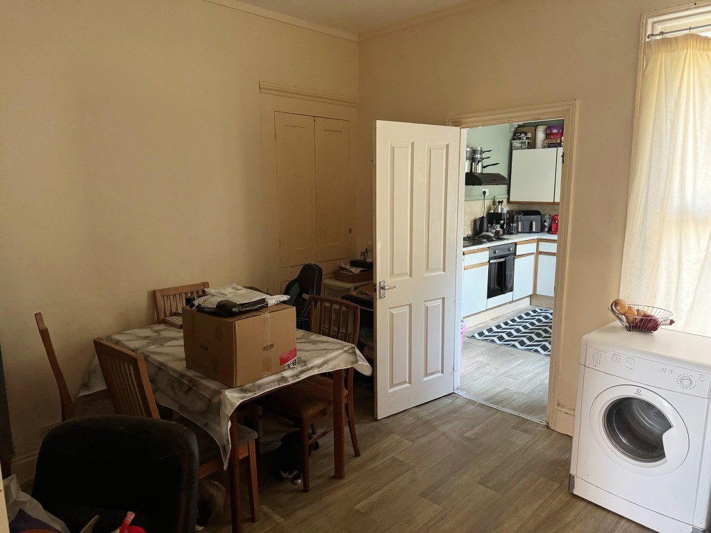 Lot: 116 - THREE-BEDROOM MID-TERRACE HOUSE FOR INVESTMENT - Dining room with vinyl flooring
